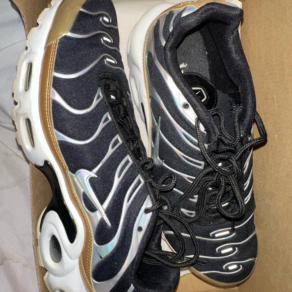 Sneakers - Picture 6 of 10